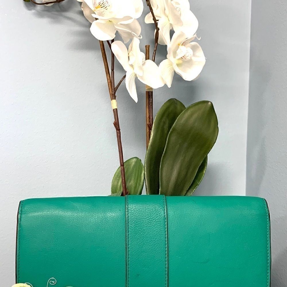 NWOT Vince Camuto Clutch - Picture 2 of 6